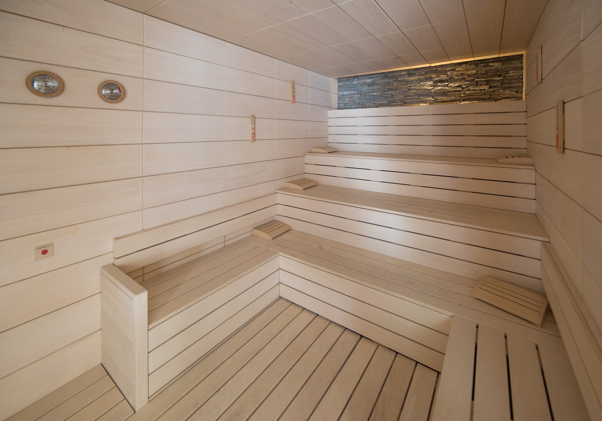 wooden-shelves-sauna